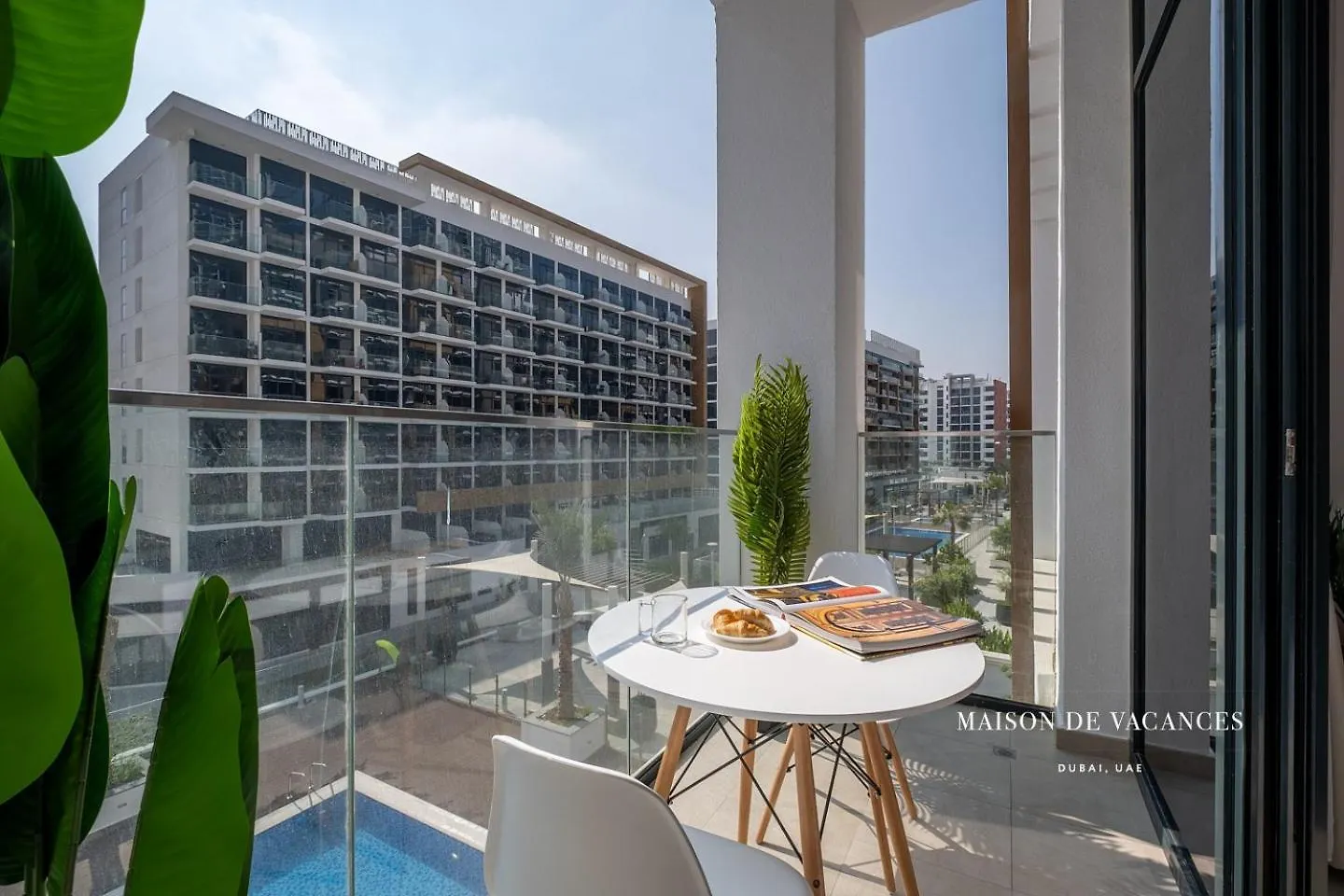Santorini Studio Pool View Dubai