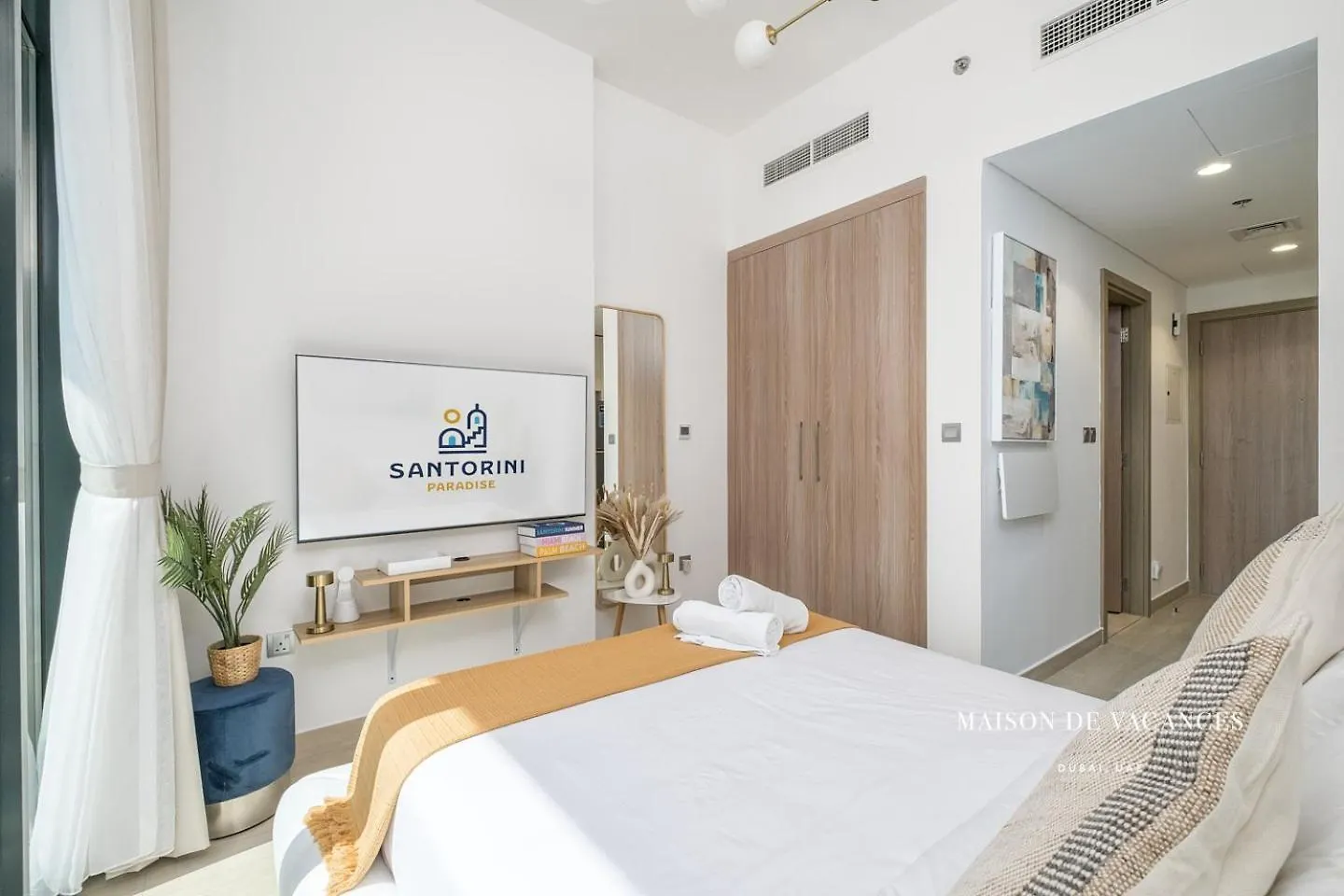 Santorini Studio Pool View Dubai