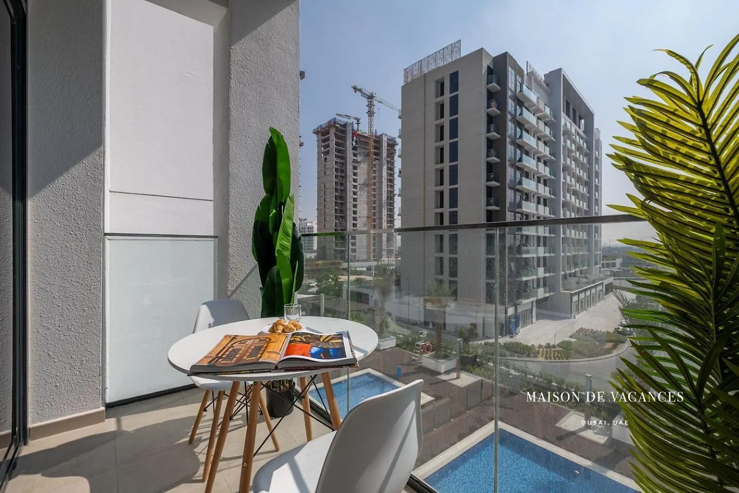 Santorini Studio Pool View Dubai